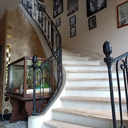 Chez Celia Couette-café 3*
